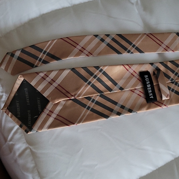 Blackberry tie - Picture 2 of 3